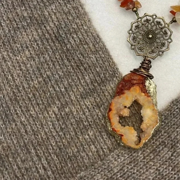 She and Sky  Sweater Womens Medium toffee/brown Cropped Twist Front crop top NWT - Picture 8 of 8